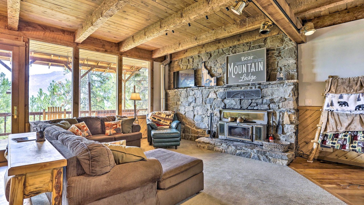 Photo of Livingroom in Garden Valley