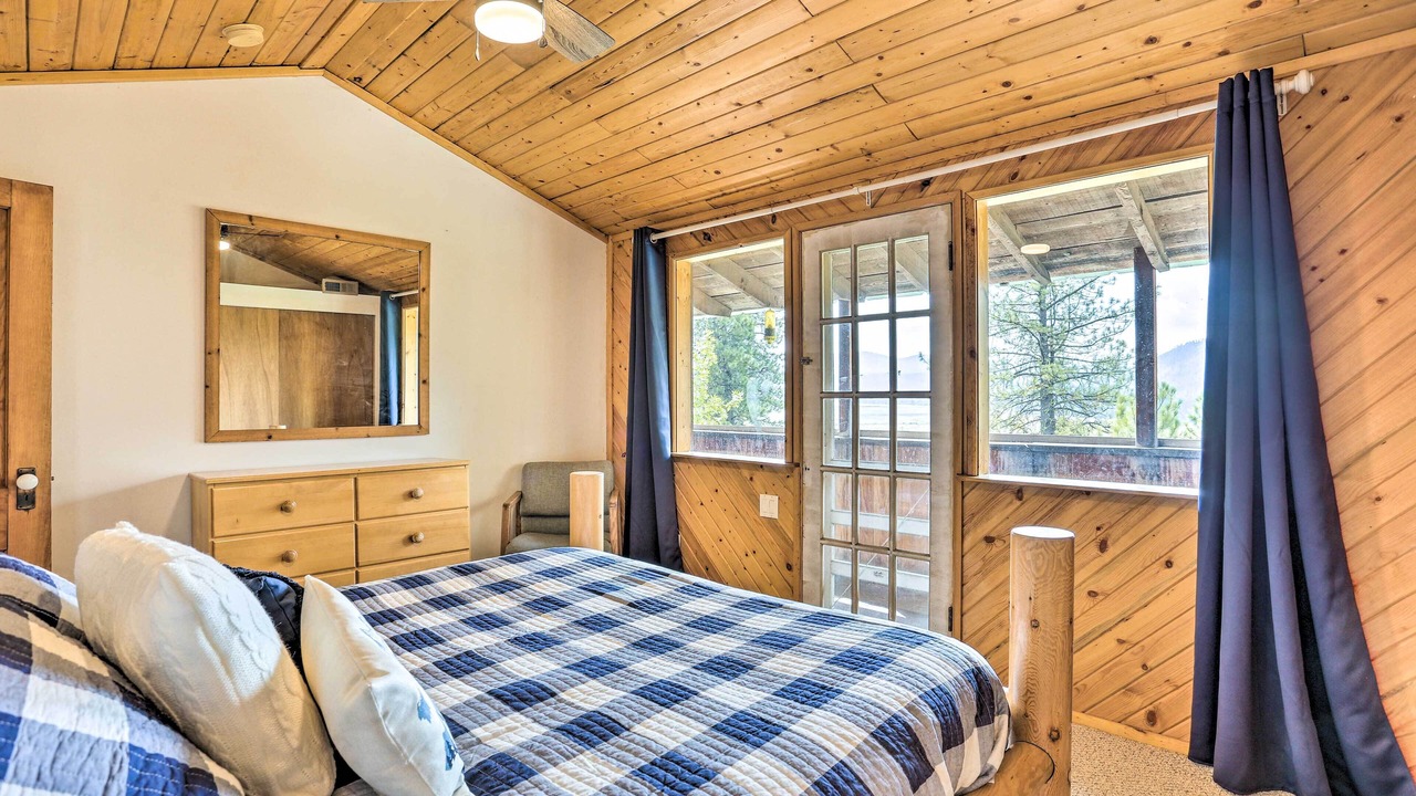 Photo of Bedroom in Garden Valley