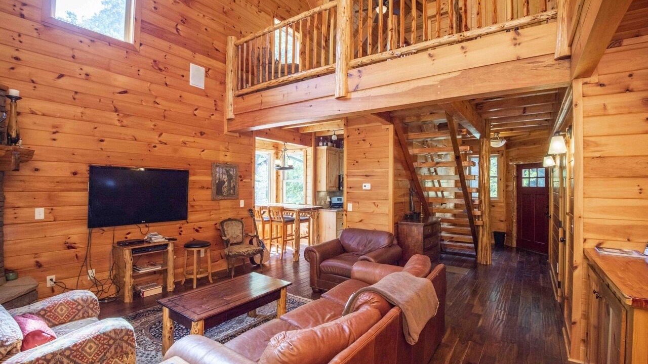 Photo of Livingroom in Tellico Plains