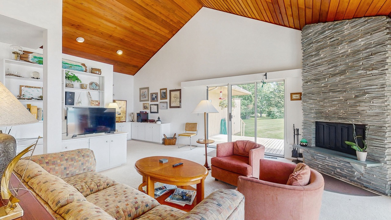 Photo of Livingroom in North Hero