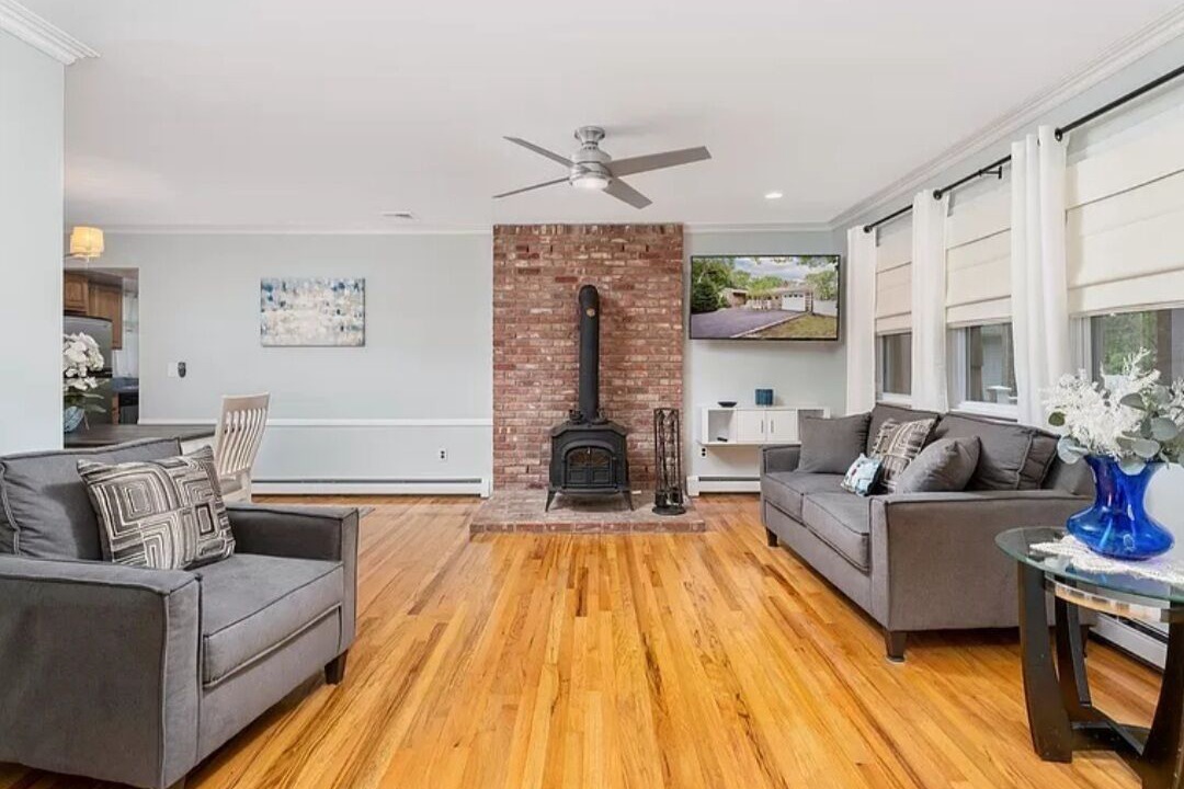 Photo of Livingroom in Hampton Bays