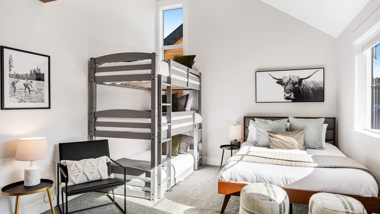 Photo of Bedroom in Roslyn