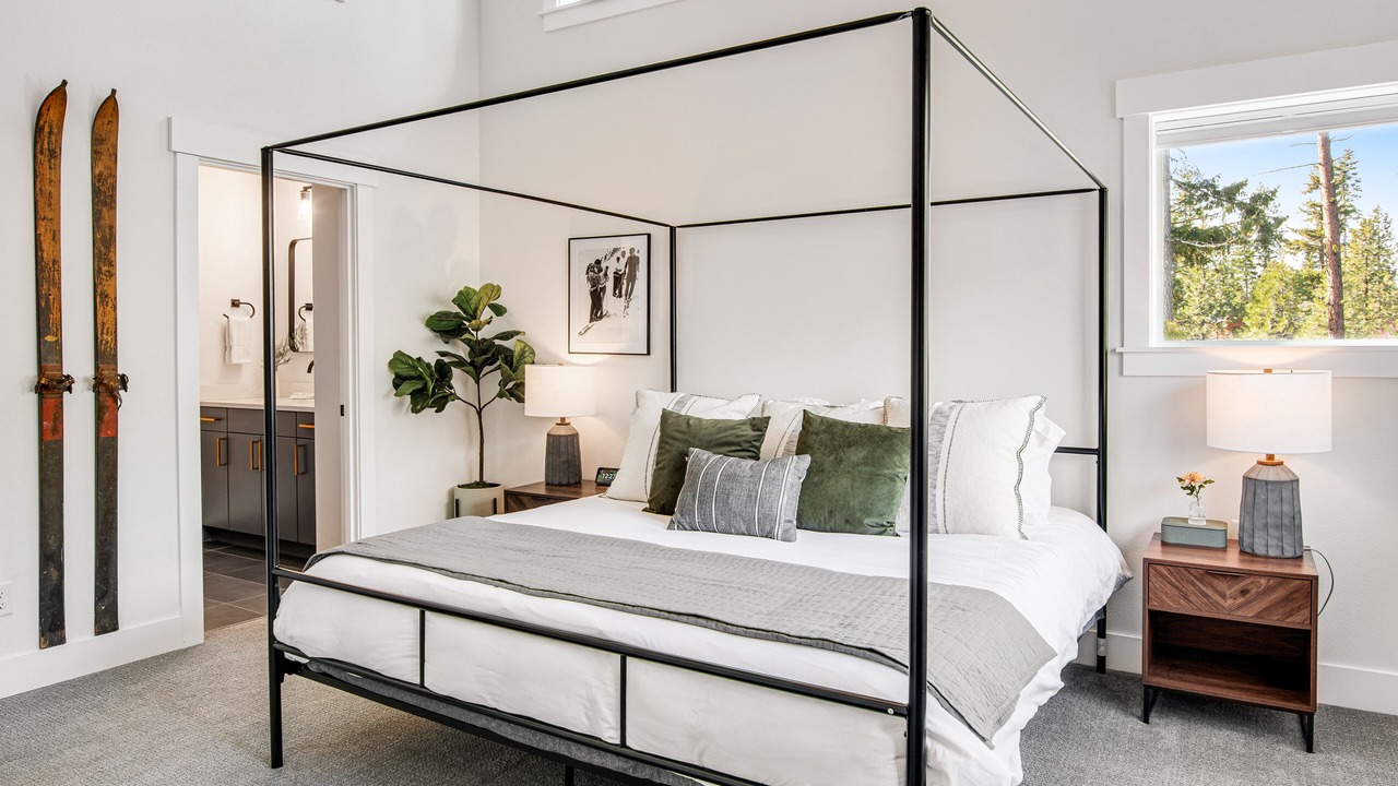 Photo of Bedroom in Roslyn