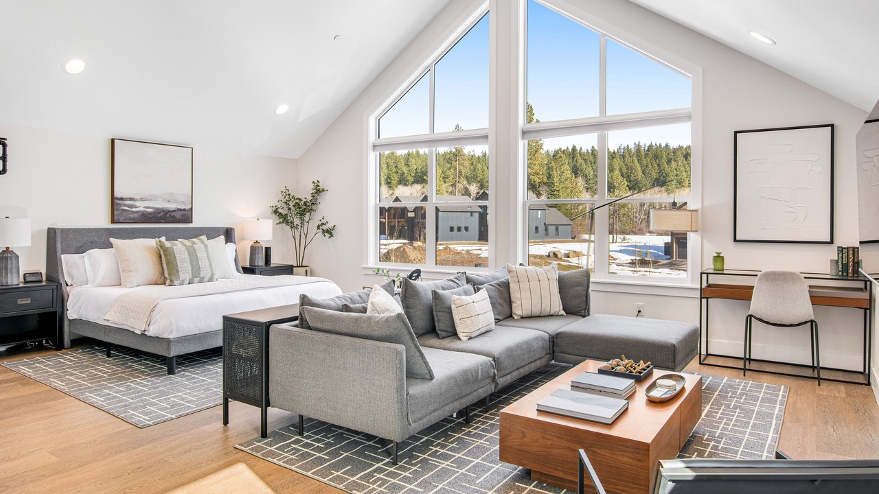 Photo of Bedroom in Roslyn