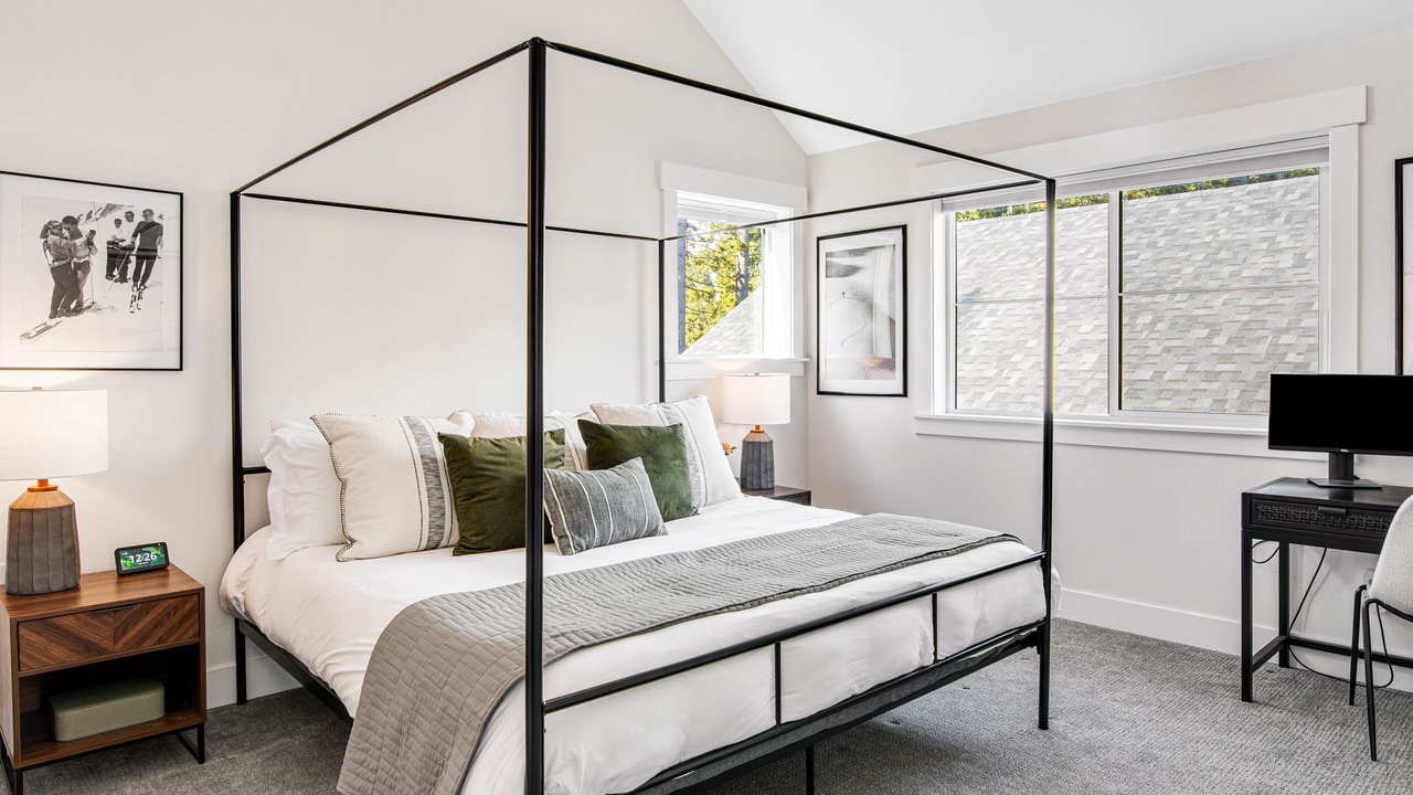 Photo of Bedroom in Roslyn