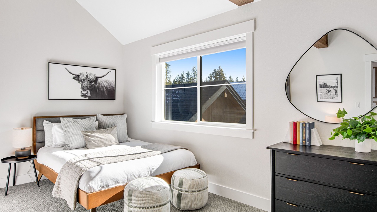 Photo of Bedroom in Roslyn