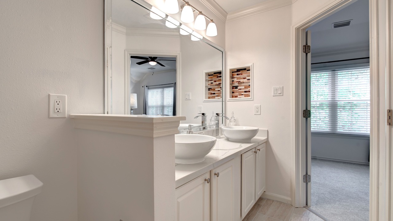Photo of Bathroom in Alden Bridge
