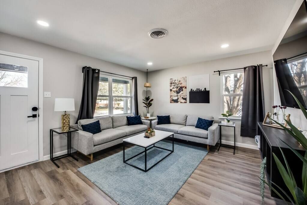 Photo of Livingroom in Haltom City