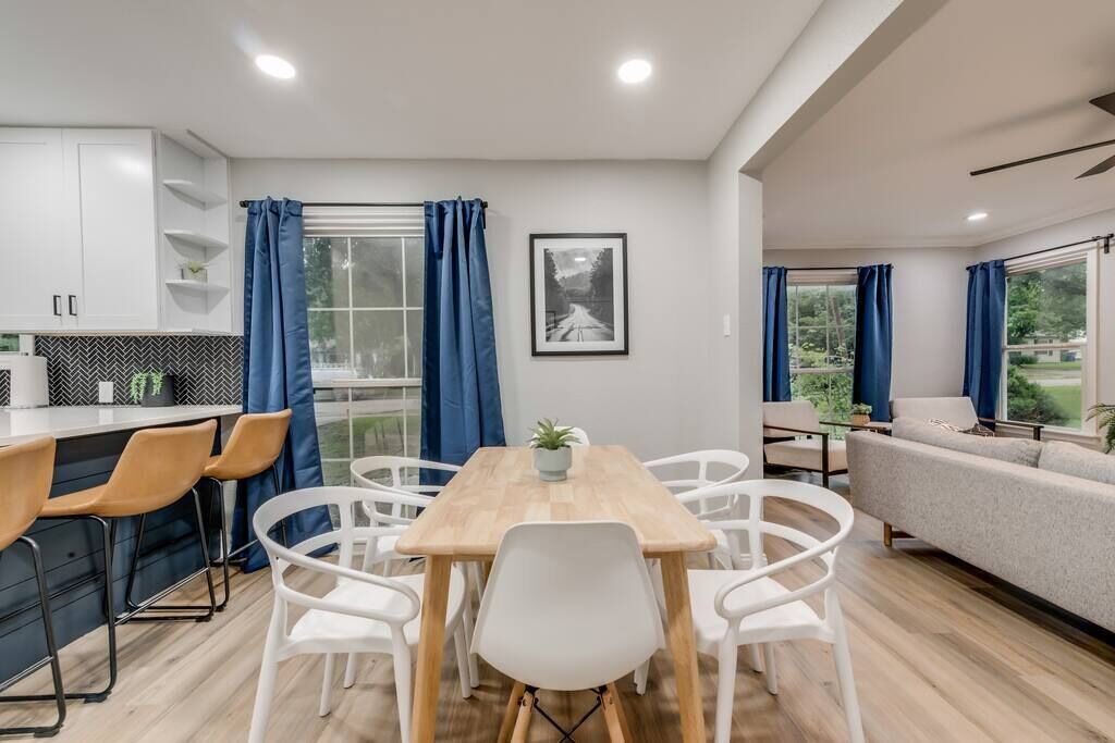Photo of Livingroom in Original Town