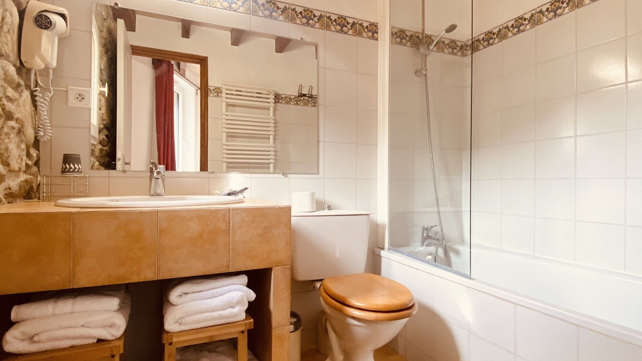 Photo of Bathroom in Llo
