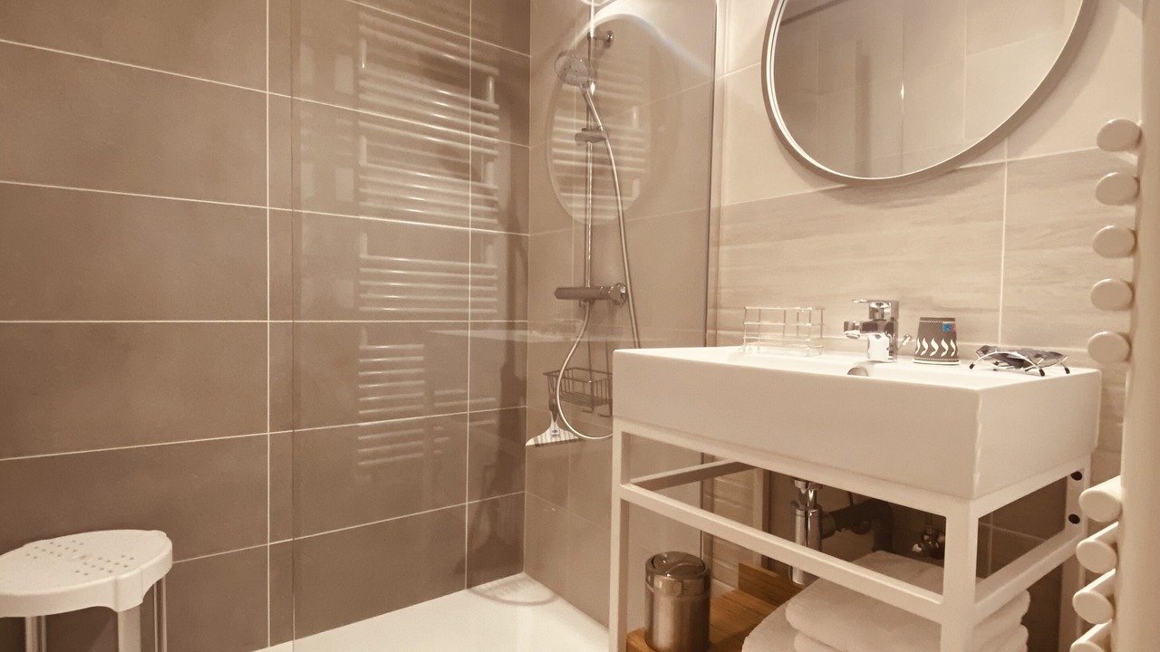 Photo of Bathroom in Llo