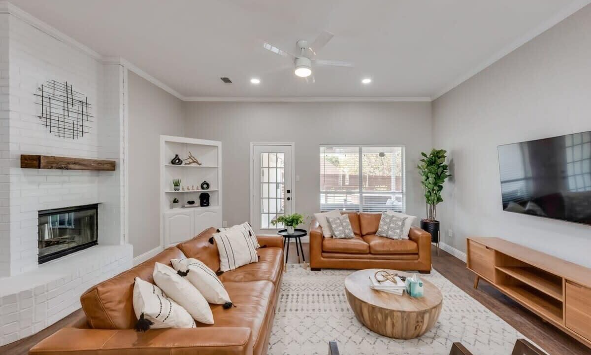 Photo of Livingroom in North Richland Hills