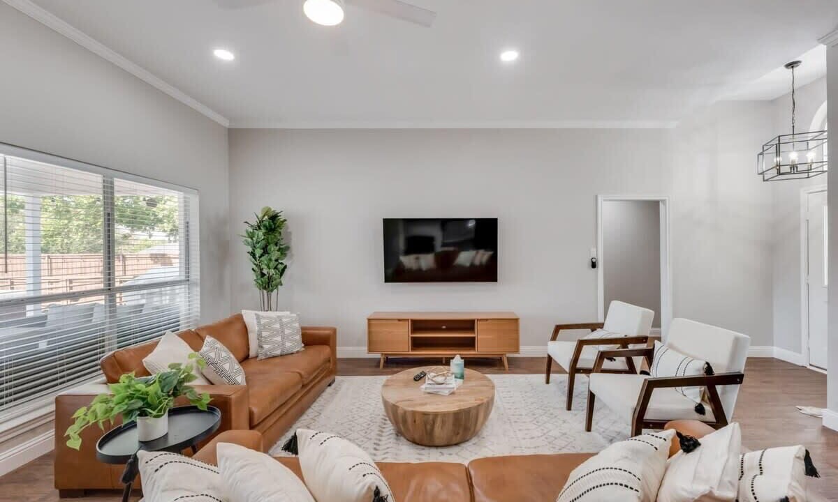 Photo of Livingroom in North Richland Hills
