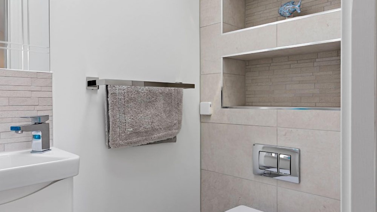 Photo of Bathroom in Teignmouth