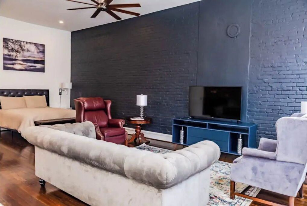 Photo of Livingroom in Central City