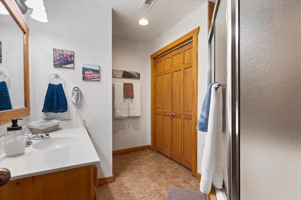 Photo of Bedroom in Branson West