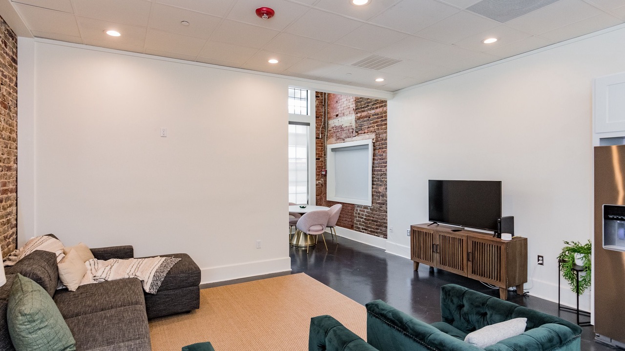 Photo of Livingroom in Central City