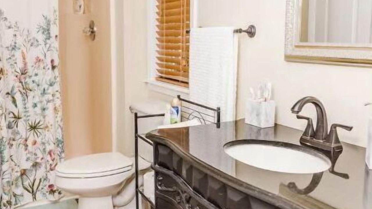 Photo of Bathroom in Lake Hamilton