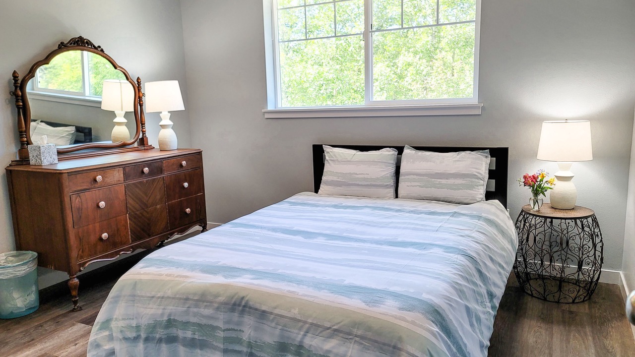 Photo of Bedroom in Netarts