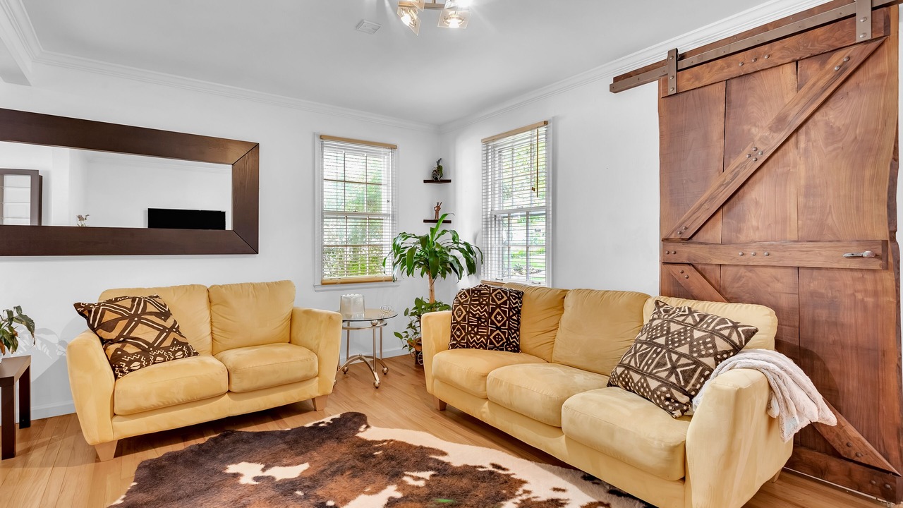 Photo of Livingroom in Loring Heights