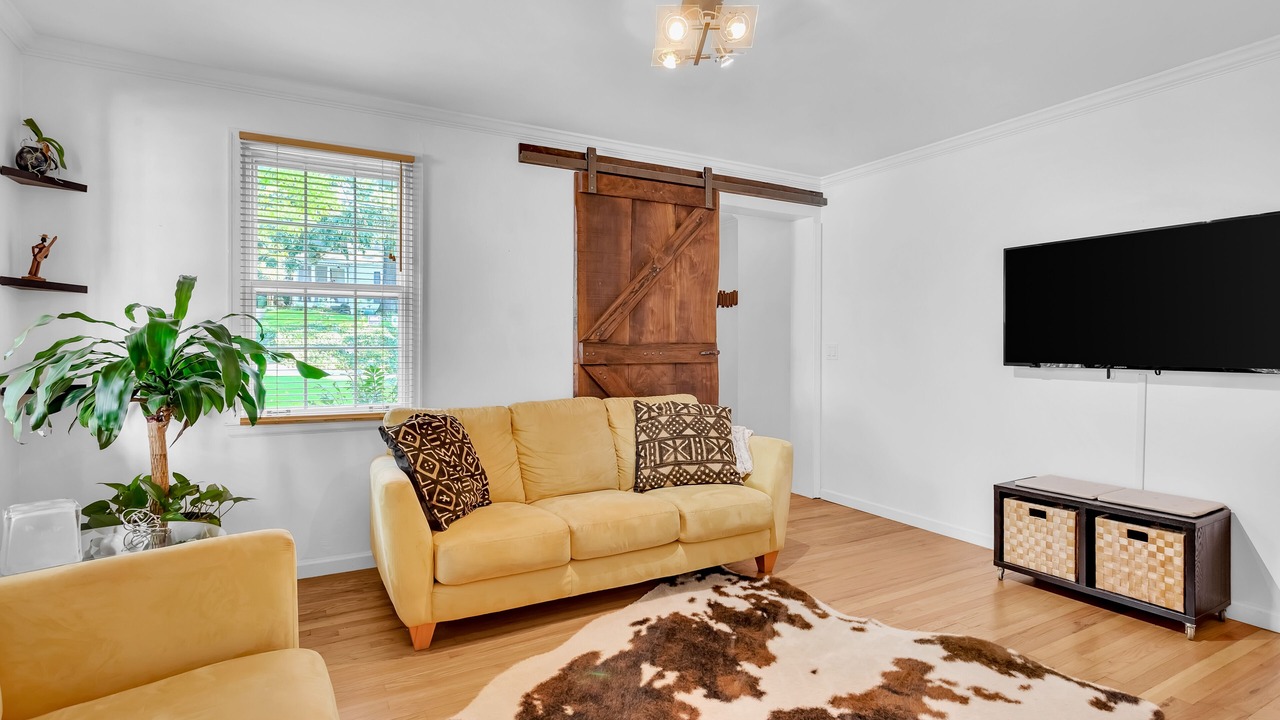 Photo of Livingroom in Loring Heights
