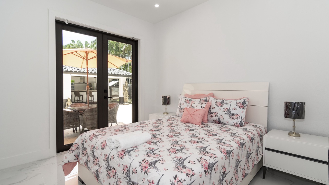 Photo of Bedroom in Ludlam