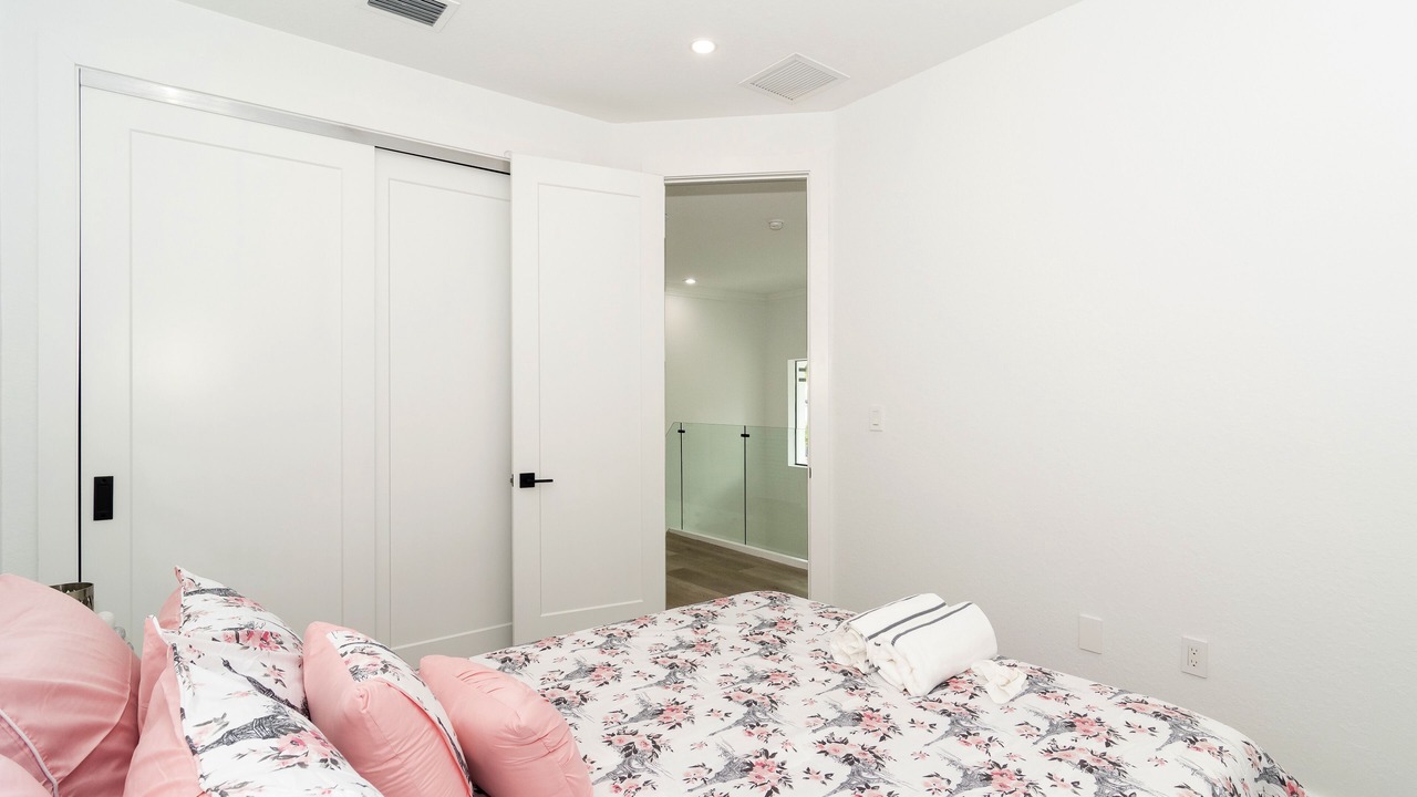 Photo of Bedroom in Ludlam