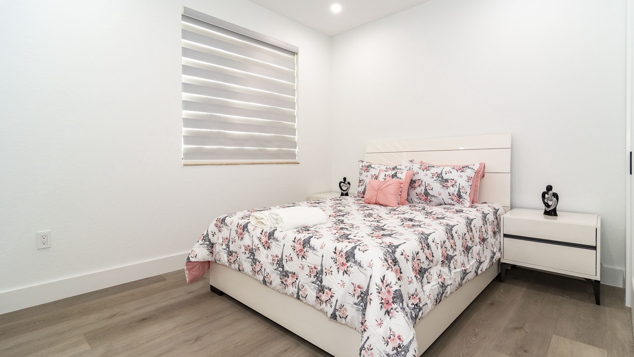 Photo of Bedroom in Ludlam