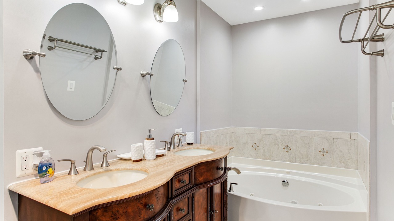 Photo of Bathroom in Edgewater