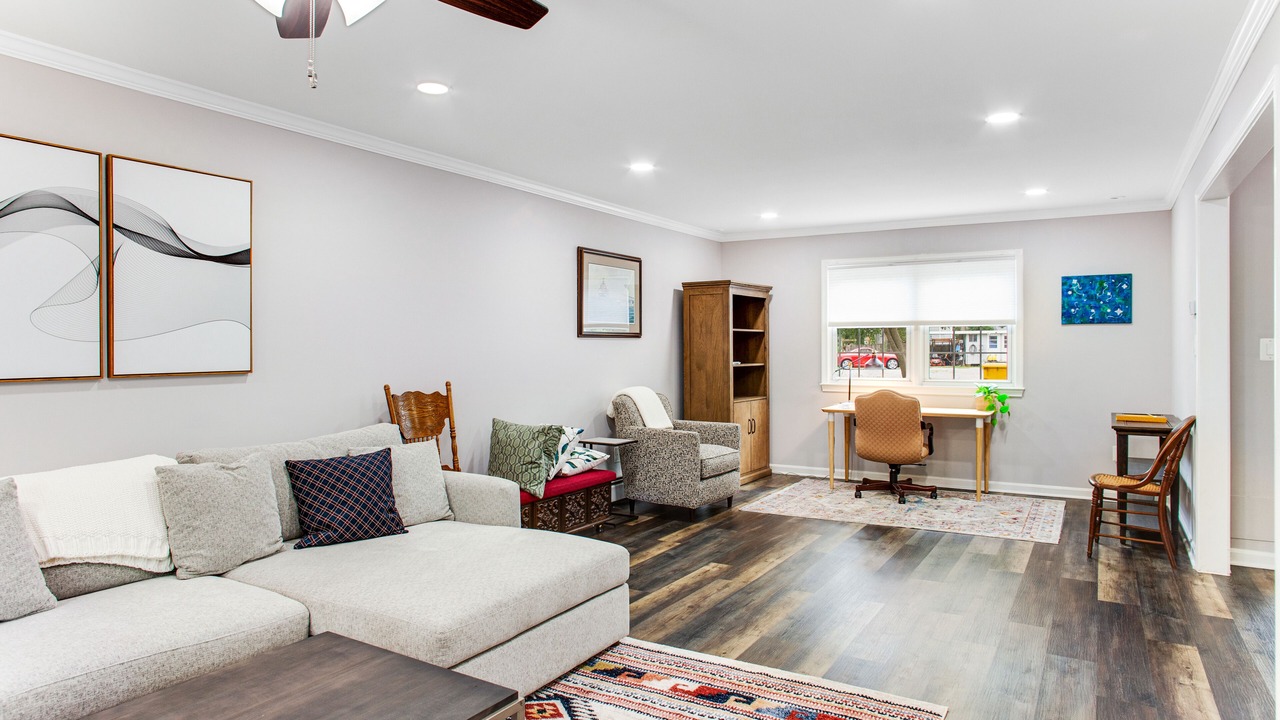 Photo of Livingroom in Edgewater