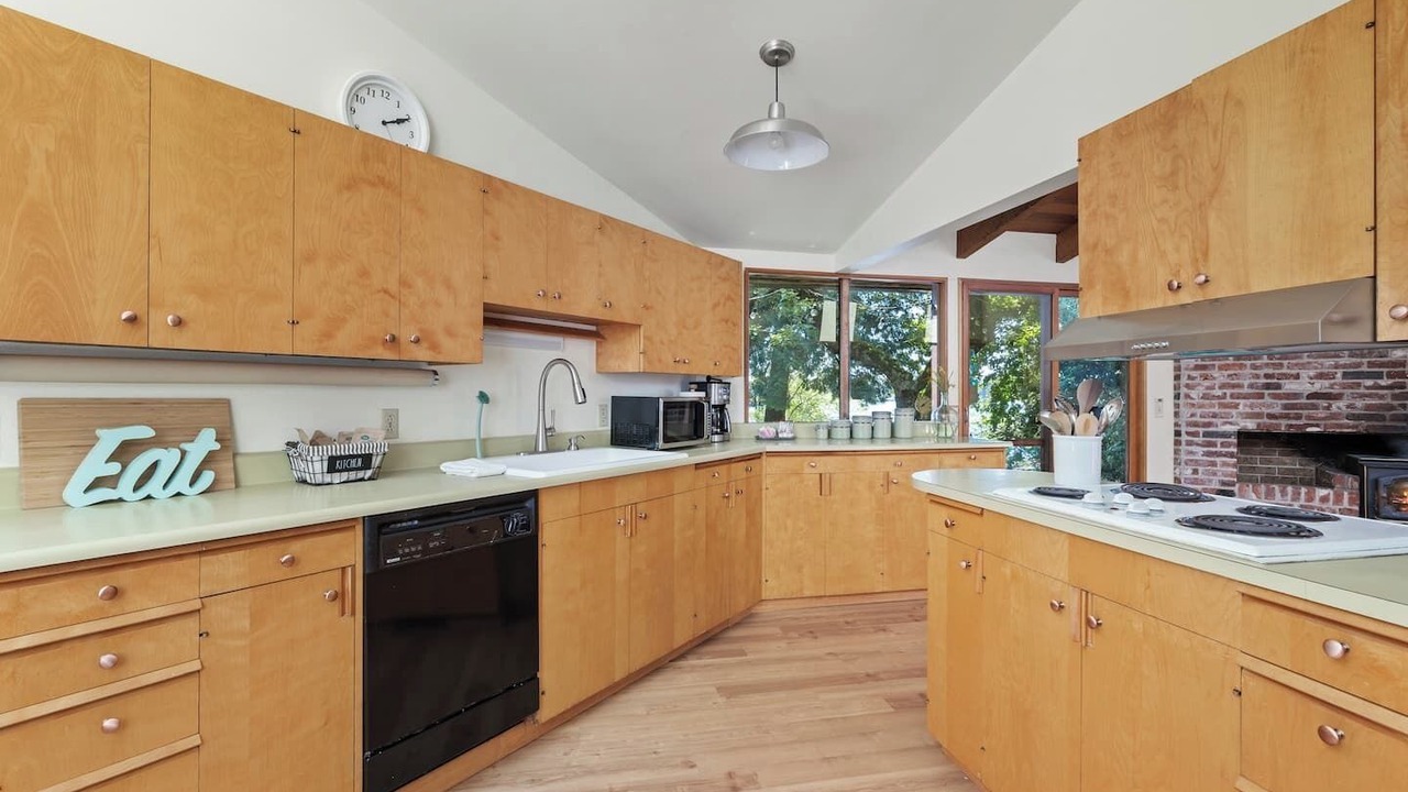 Photo of Kitchen in Old Evergreen Highway