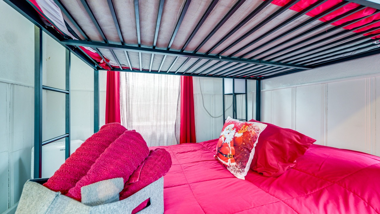 Photo of Bedroom in Rockaway Beach