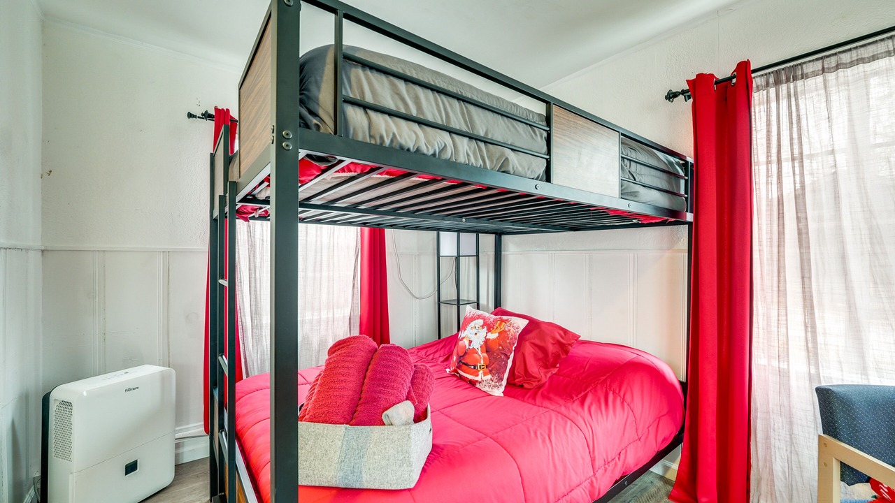 Photo of Bedroom in Rockaway Beach