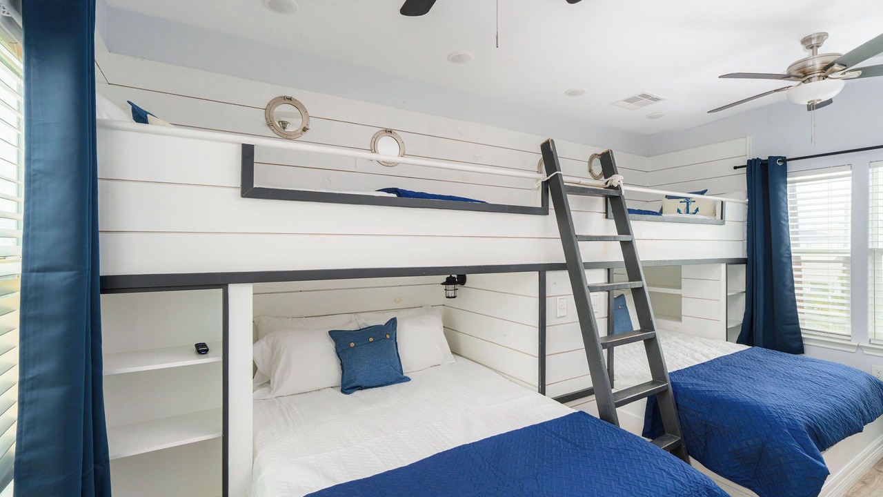 Photo of Bedroom in Surfside Beach