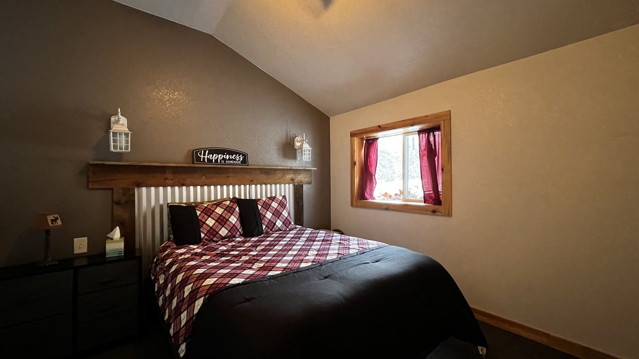 Photo of Bedroom in Drake