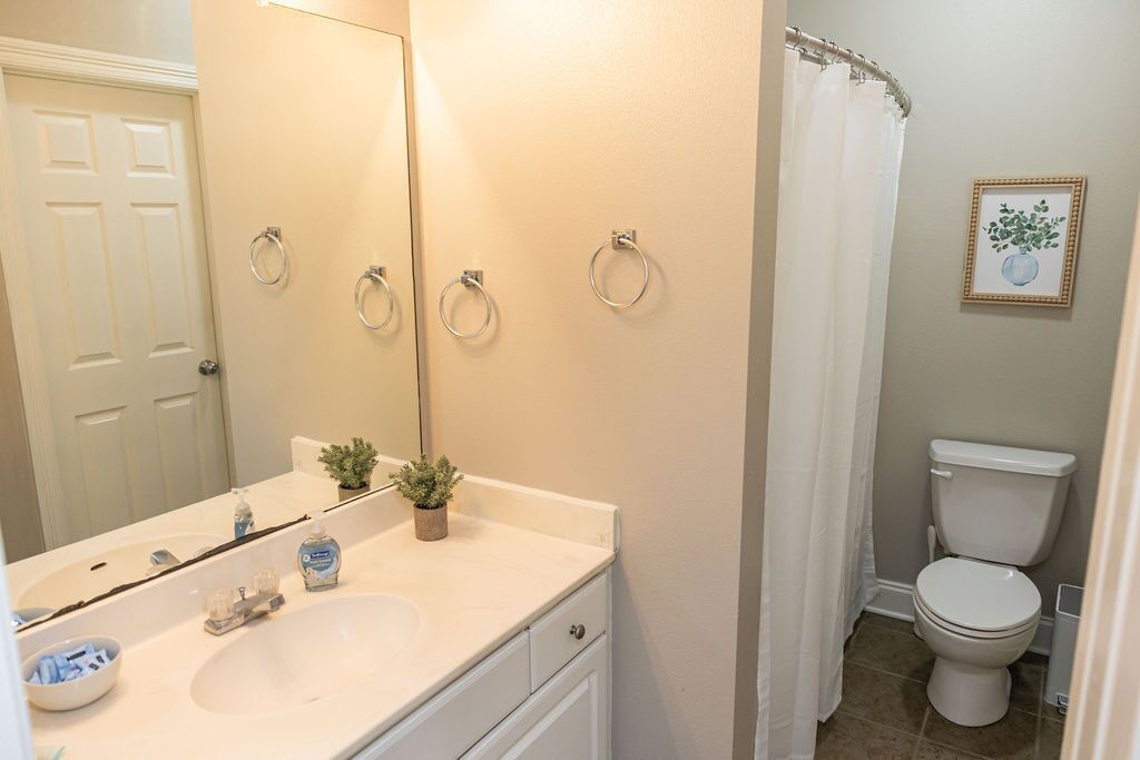 Photo of Bathroom in Highlands - Perkins