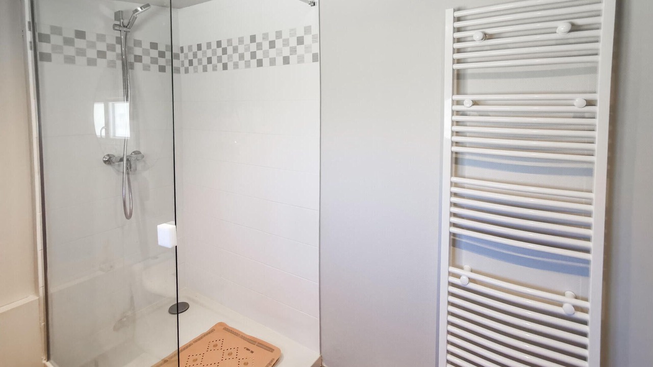 Photo of Bathroom in Saint-Ouen-les-Vignes