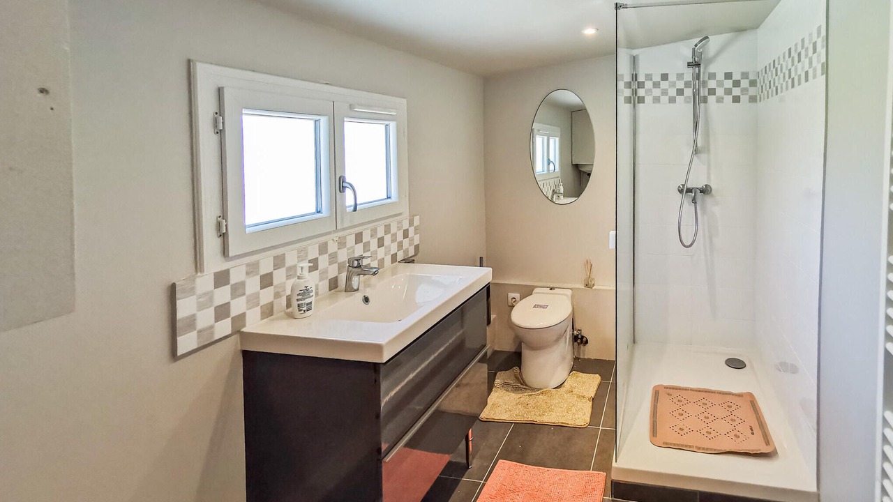 Photo of Bathroom in Saint-Ouen-les-Vignes