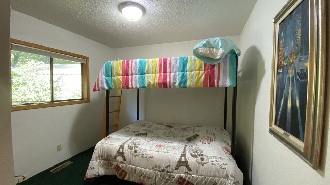 Photo of Bedroom in Umpqua