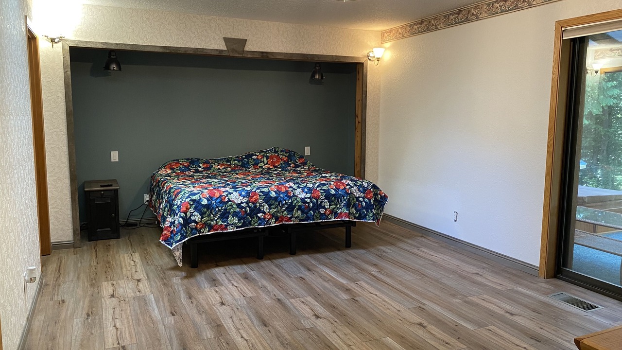Photo of Bedroom in Umpqua