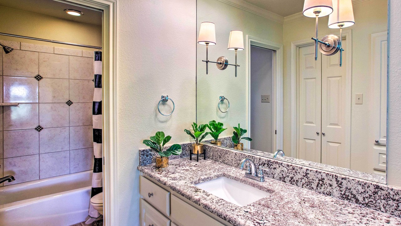 Photo of Bathroom in Pottsboro