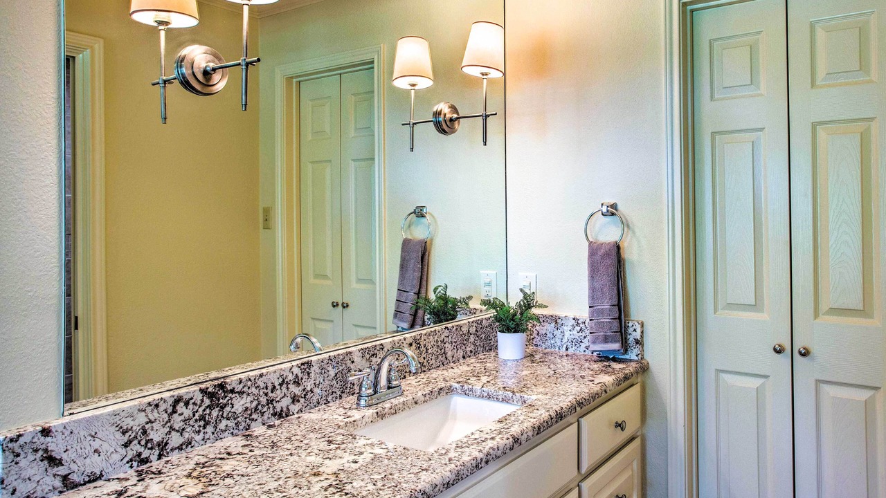 Photo of Bathroom in Pottsboro