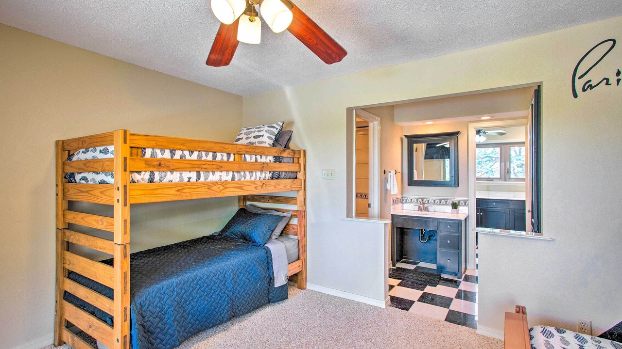 Photo of Bedroom in Pottsboro