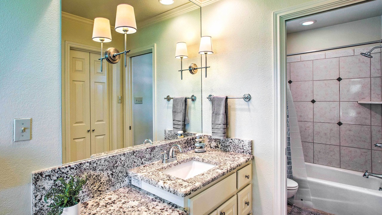 Photo of Bathroom in Pottsboro