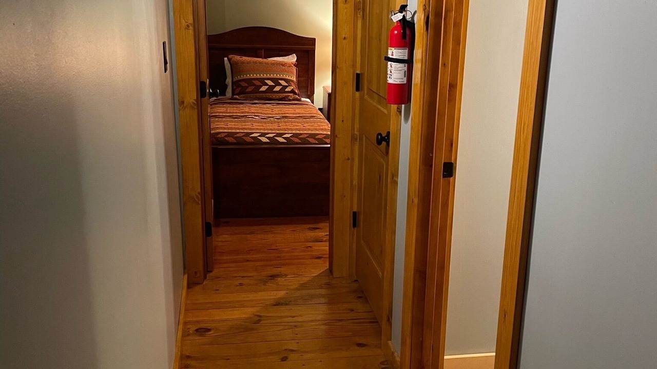 Photo of Bedroom in Byrdstown