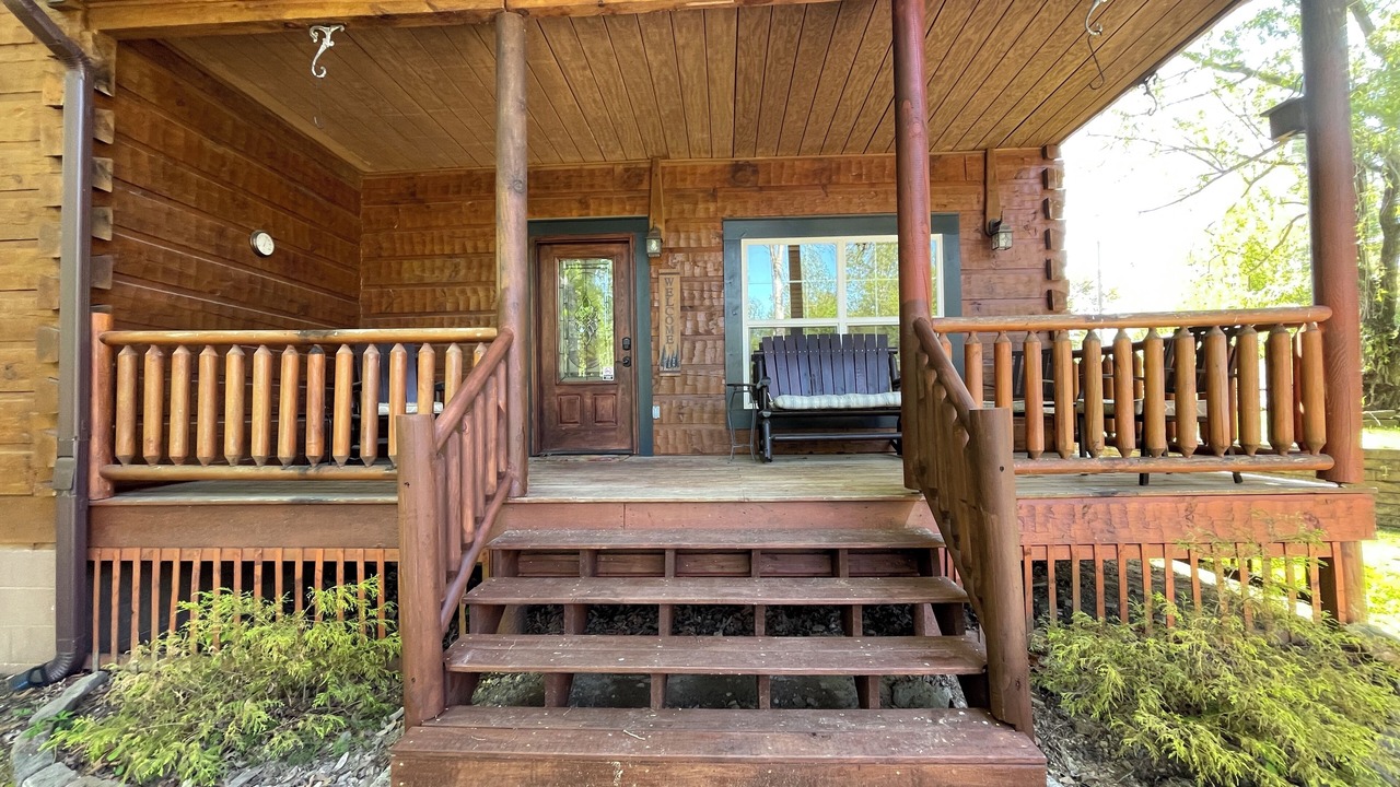 Photo of Patio Balcony in Byrdstown