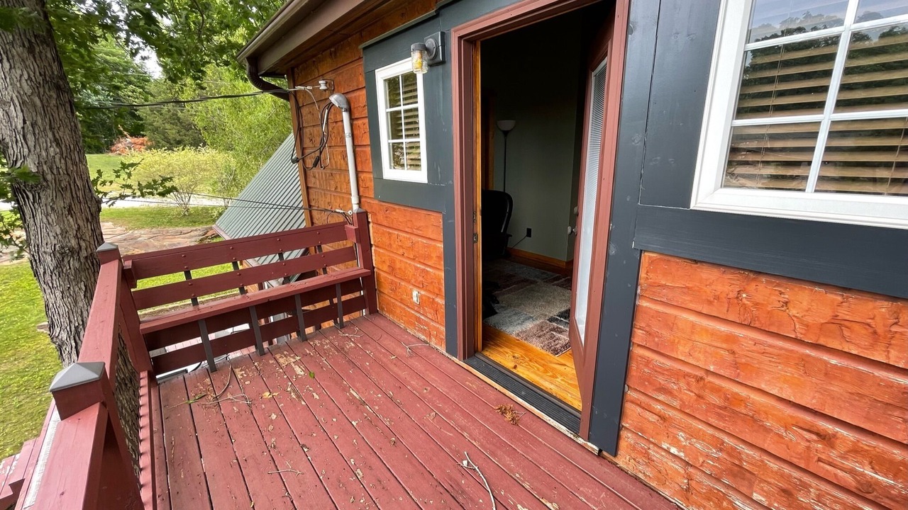 Photo of Patio Balcony in Byrdstown