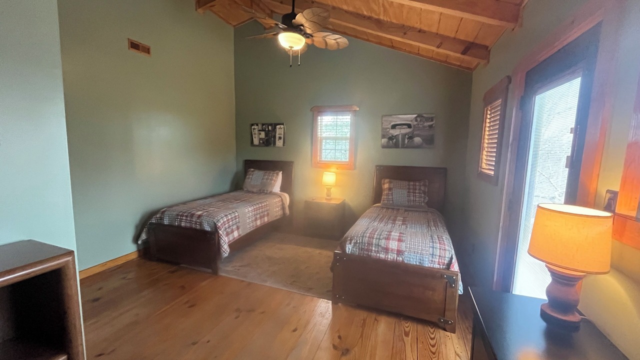 Photo of Bedroom in Byrdstown