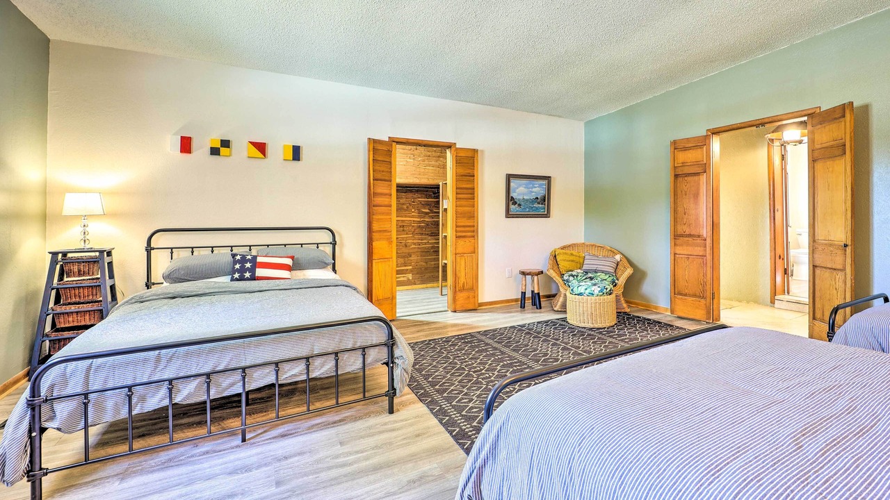 Photo of Bedroom in Grove