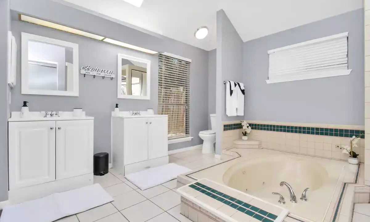 Photo of Bathroom in George Bush Park/Eldridge
